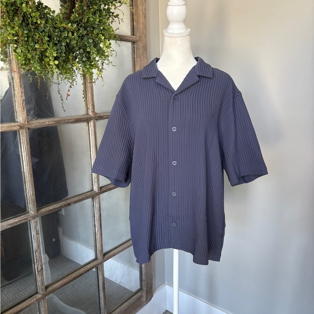 ASOS Design Relaxed Revere Boxy Plisse Shirt in Navy - Size M